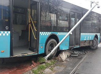 Son dakika.. İstanbul'da otobüs tramvay yoluna girdi!