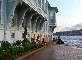 Katarlılar gözünü boğazdaki yalılara dikti! Boğazda satılık 60 yalı var