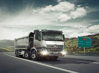 “Şantiyedeki Güç”: Mercedes-Benz Arocs 4851 K, Ağır Yükler Altında Sürüş Güvenliğini Garantiye Alıyor!