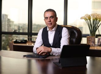 Mıstaçoğlu Holding, AGM Teknoloji Fabrikasında 1 Milyonu Aşkın Akıllı Telefon Üretti