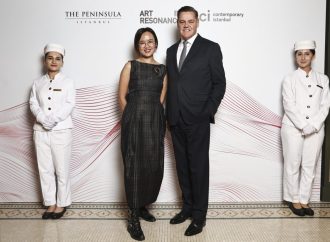 The Peninsula Istanbul, Art in Resonance Programı Kapsamında, Lin Fanglu’nun She’s Bestowed Love Enstalasyonunu Büyüleyici Bir Davetle Sanat Severlerle Buluşturdu…