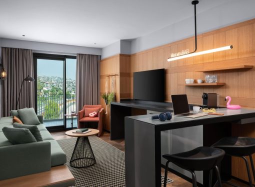 İzmir’in Yeni Kıyısında Yeni Bir Dönem; Moxy İzmir Kapılarını Açıyor