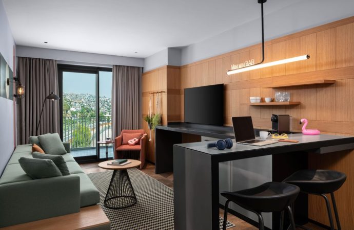 İzmir’in Yeni Kıyısında Yeni Bir Dönem; Moxy İzmir Kapılarını Açıyor